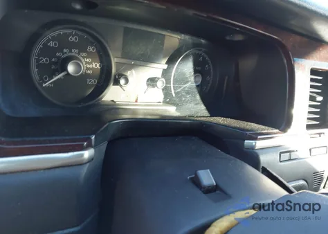 2006 Lincoln Town Car Signature Limited z USA, uszkodzony, nr VIN 1LNHM82V06Y614115